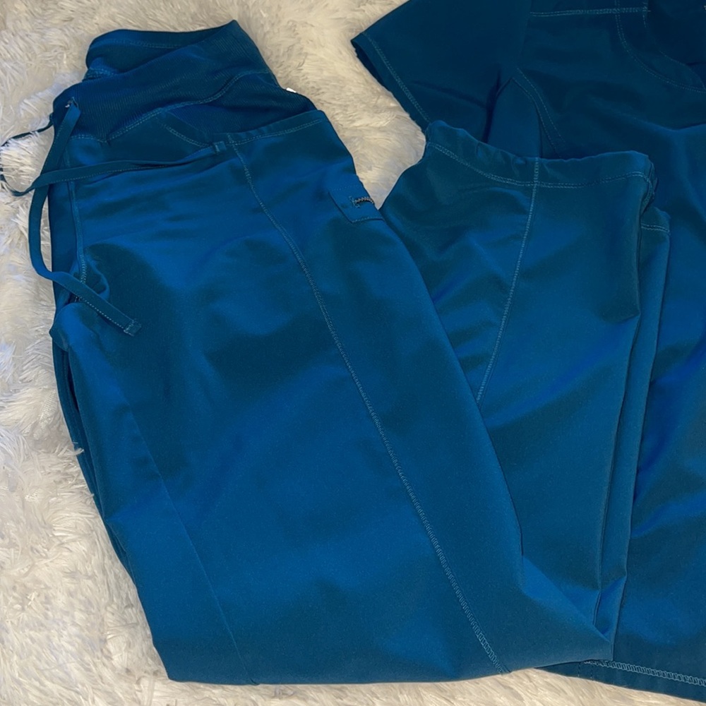 Scrub set - Picture 2 of 4